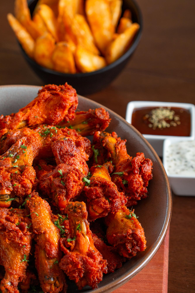 plate-chicken-wings-with-sauces-side-sauce El-diablo-miami- spicy